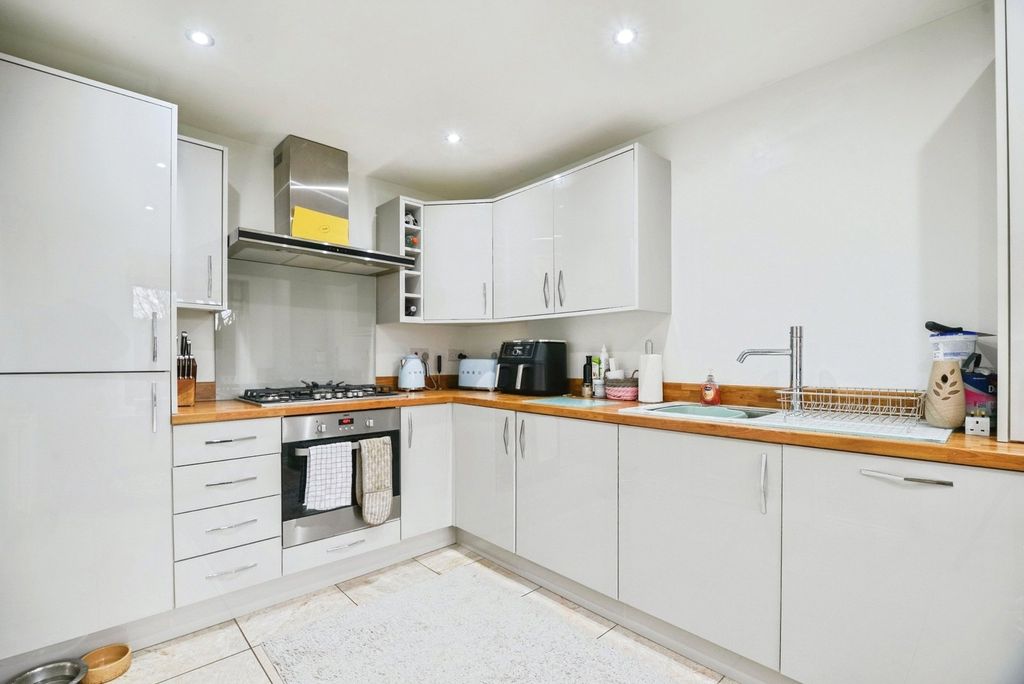 Property photo 3 of 16 Picture No. 13