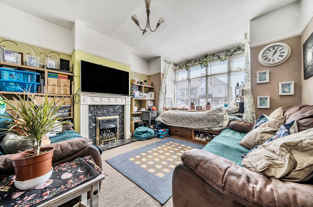 Property photo 3 of 14 1321379-9-686d5F3...