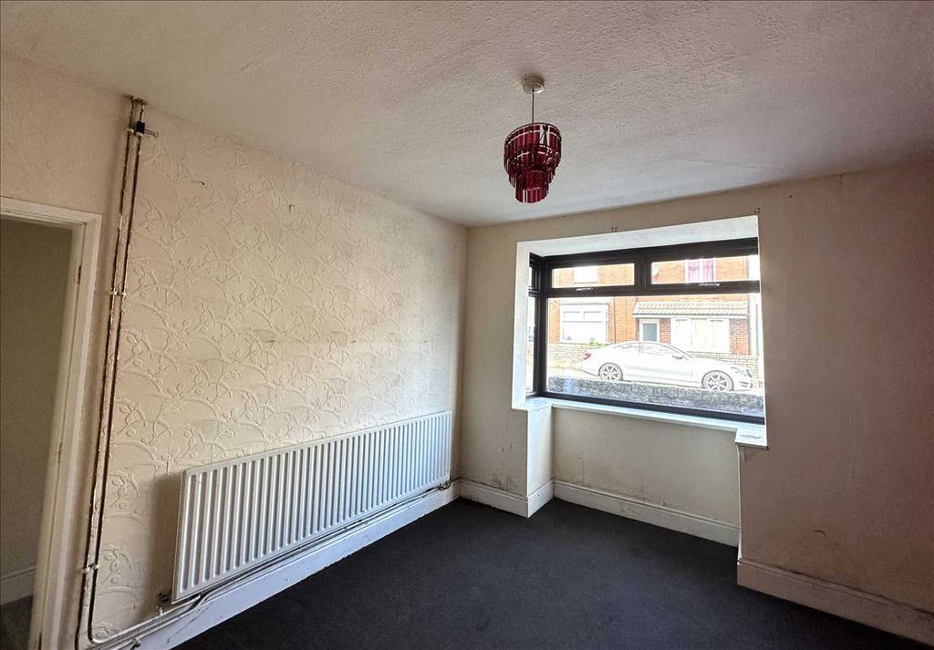 Property photo 3 of 12 Entrance Hall: