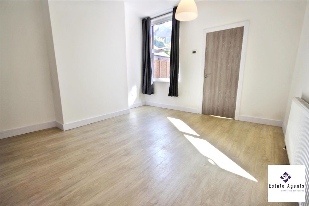 Property photo 3 of 14 Dining Room