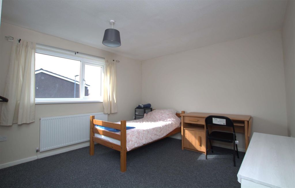 Property photo 2 of 13 Bedroom 5