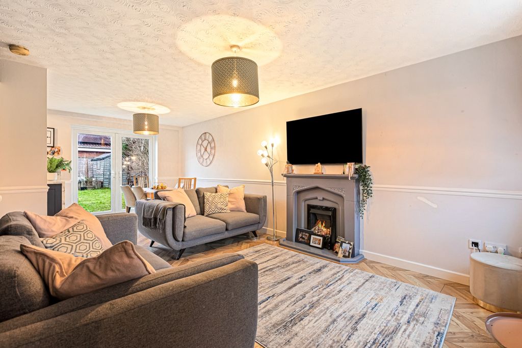 Property photo 2 of 19 Sitting Room 2