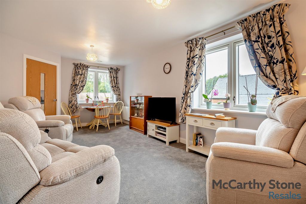 Property photo 2 of 16 8698941-Interior10-800.Jpg