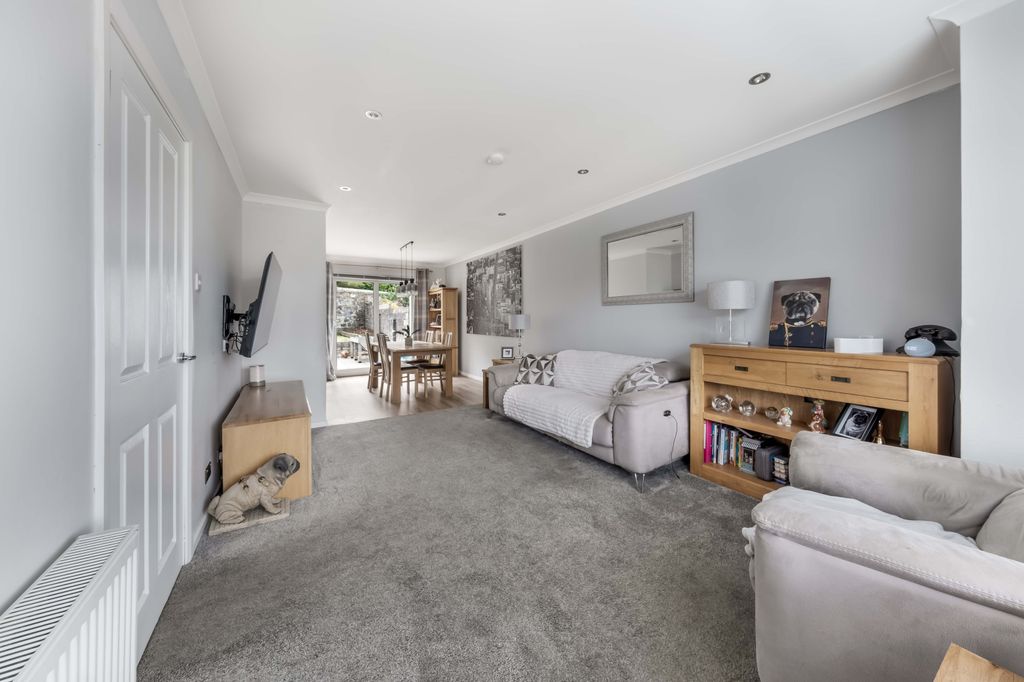 Property photo 2 of 40