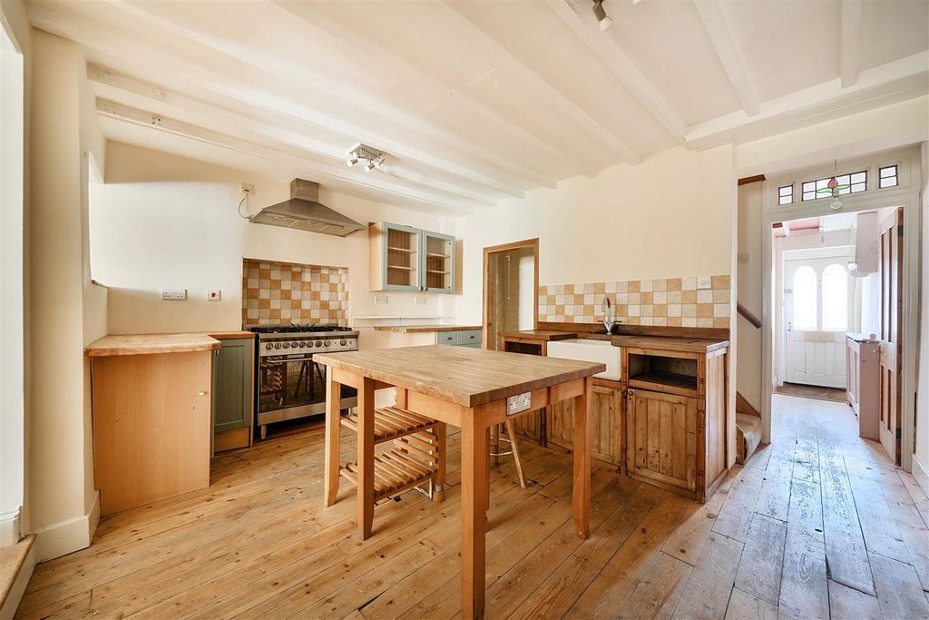 Property photo 2 of 21 Kitchen Breakfast Room