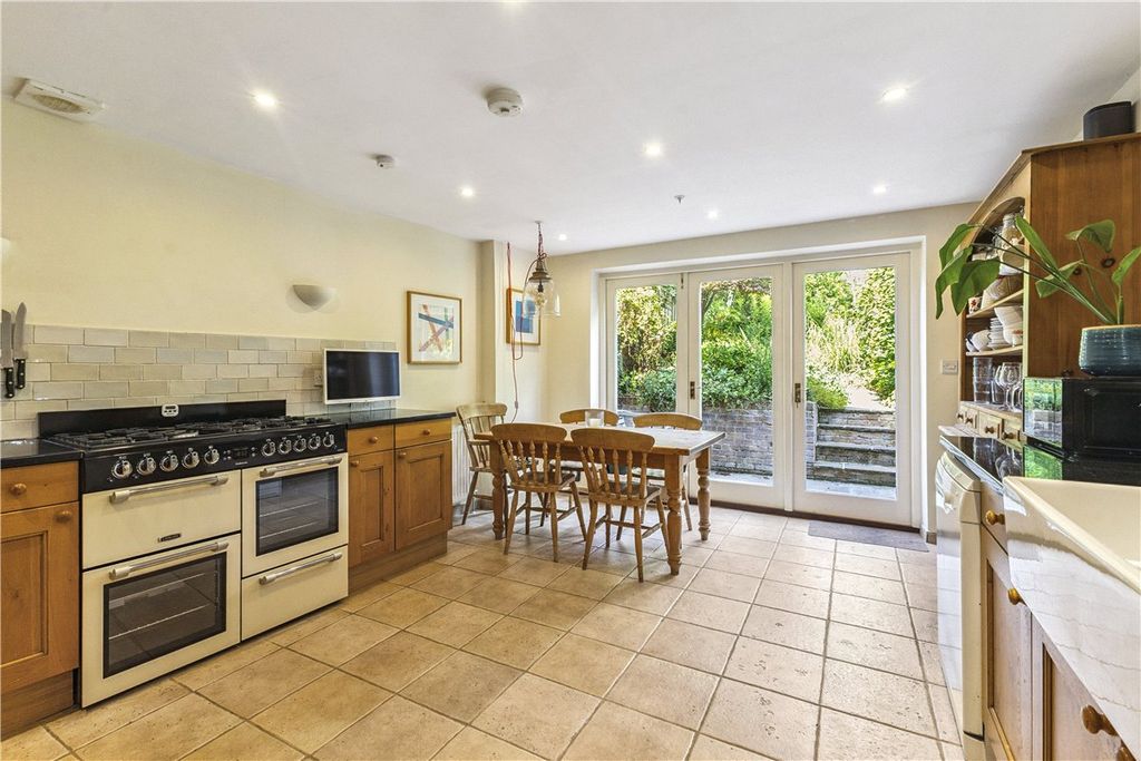Property photo 3 of 20 Kitchen/Dining Room