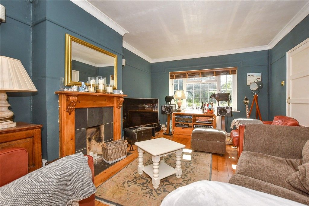 Property photo 2 of 11 Kitchen