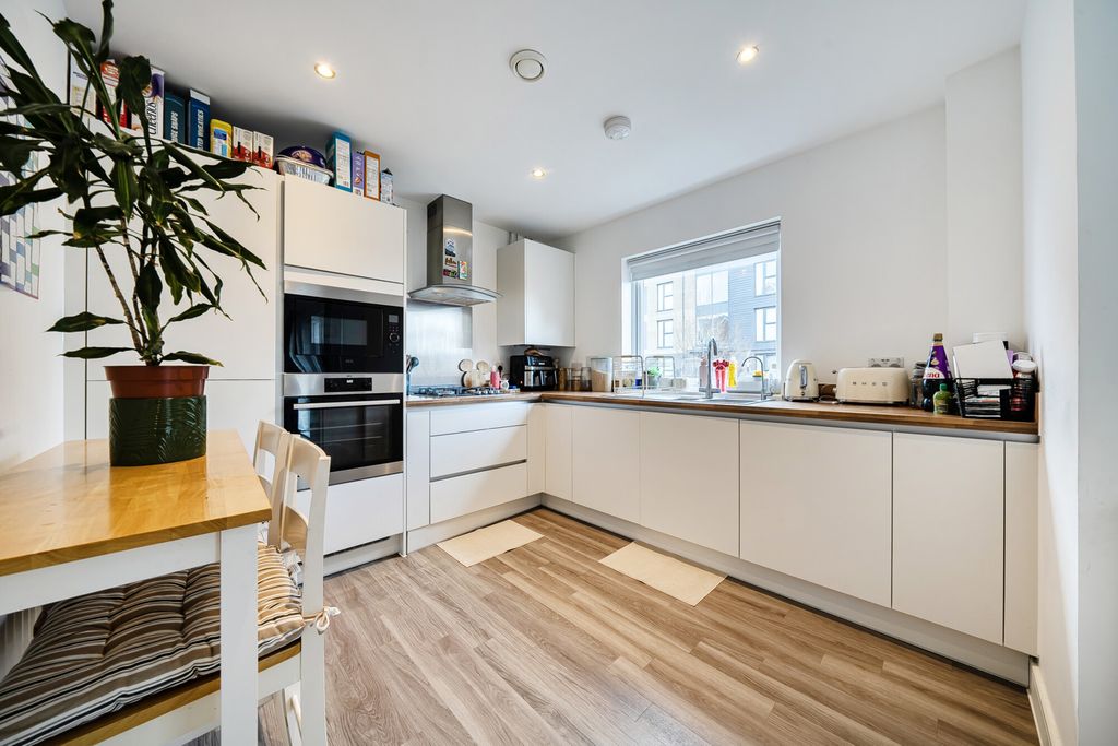 Property photo 2 of 20 Kitchen