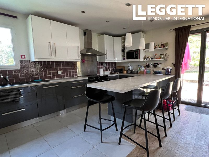 Property photo 3 of 10