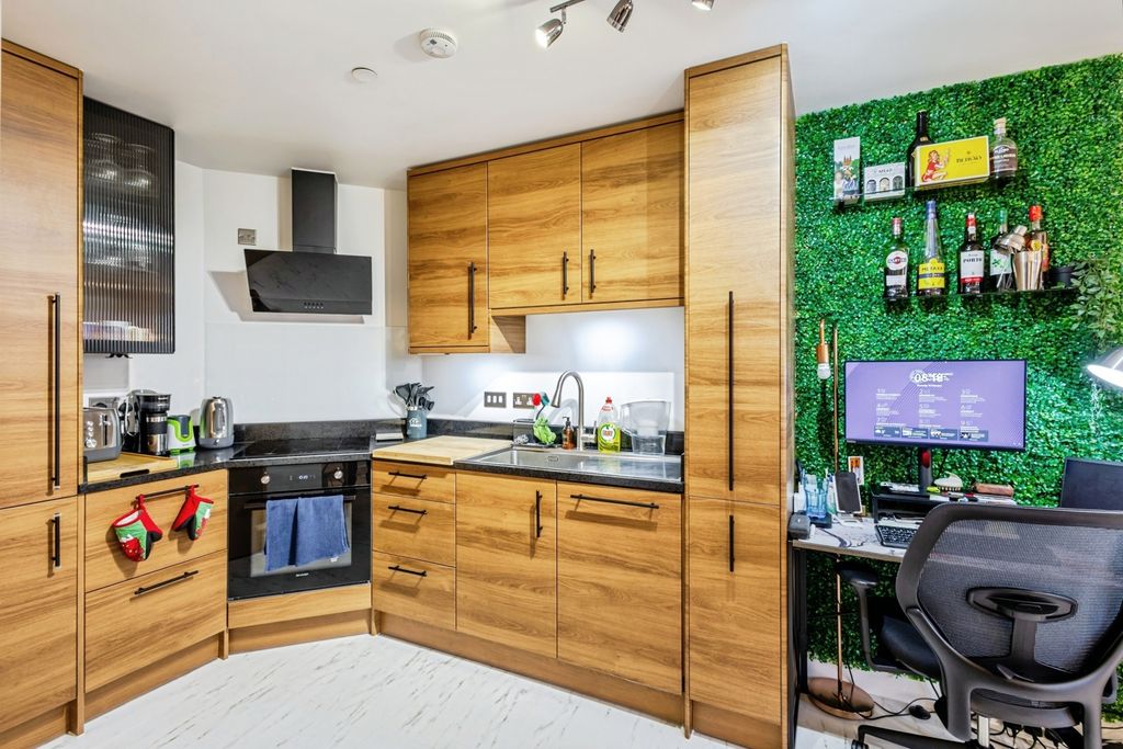 Property photo 3 of 12 Kitchen