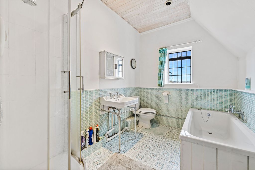 Additional image 18 of 5 bed property for saleShip Street, East Grinstead RH19