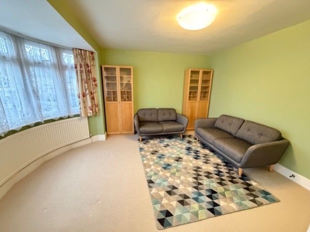 Property photo 2 of 7 Lounge