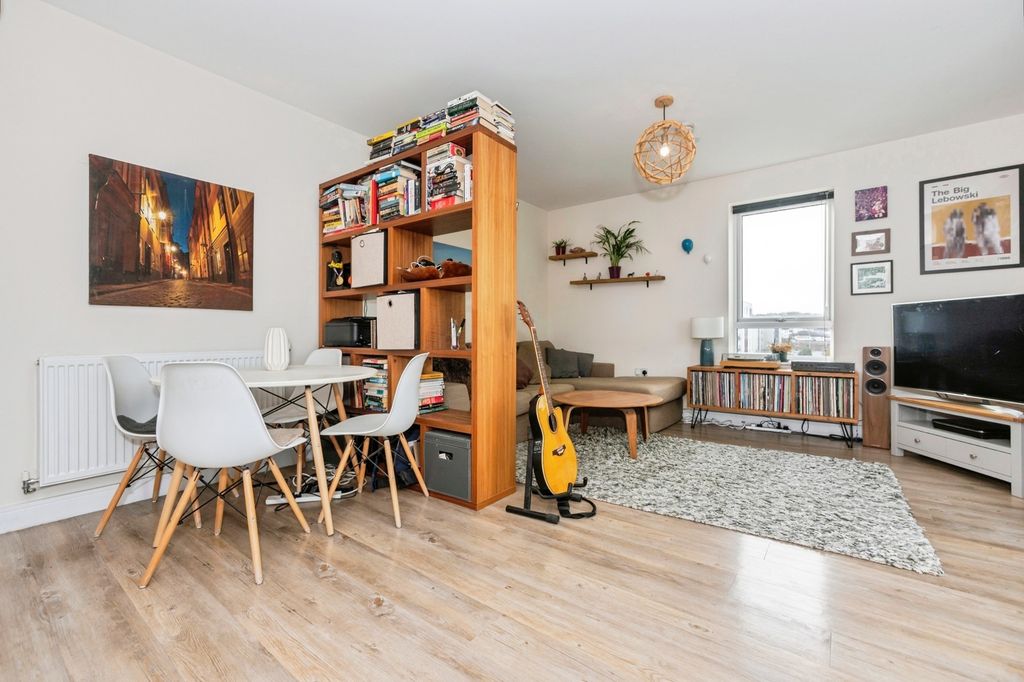 Property photo 3 of 15 Pbox-Img.Jpg