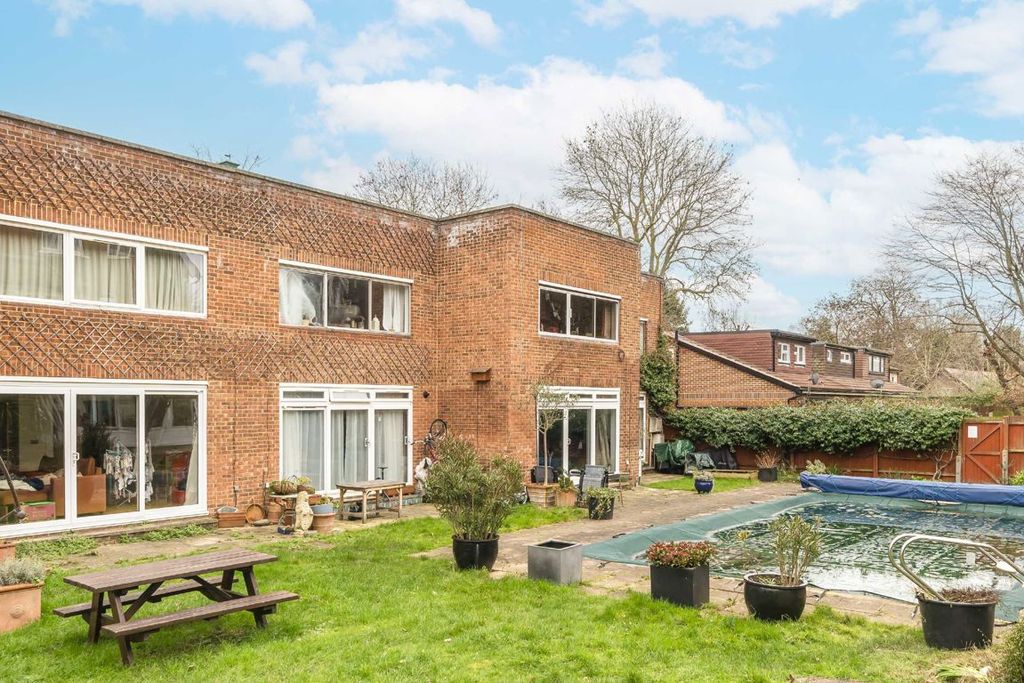 Property photo 2 of 11