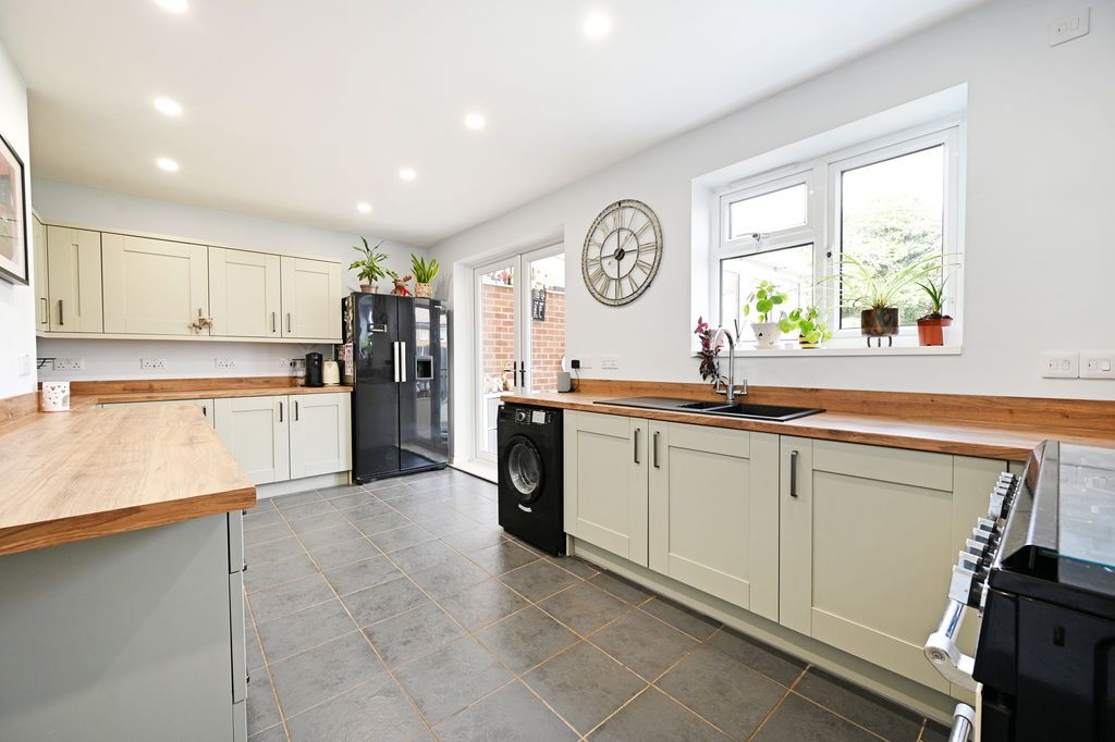 Property photo 2 of 28 Kitchen