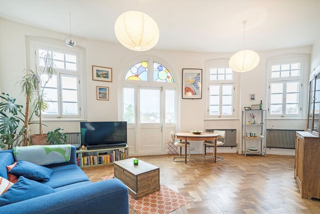 Property photo 2 of 13