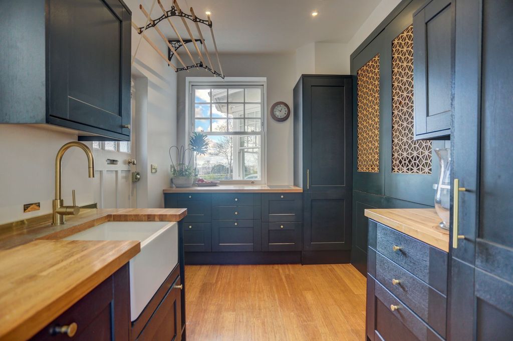 Additional image 8 of 6 bed detached house to rentShirley Drive, Hove BN3