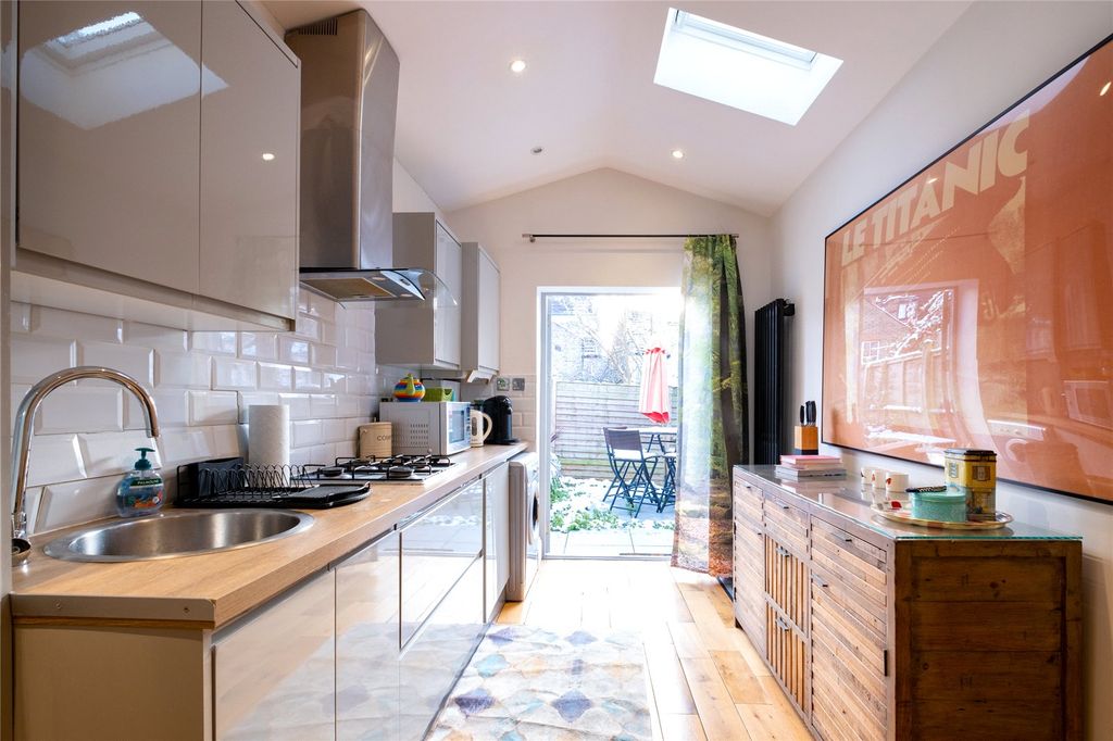 Property photo 2 of 8 Picture No. 10