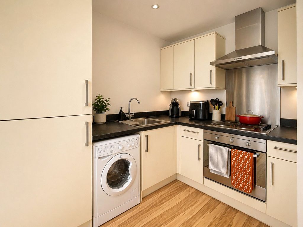 Property photo 3 of 5 Picture No. 17