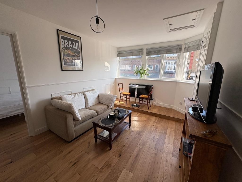 Property photo 1 of 6 Living Room