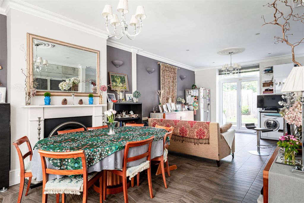 Property photo 2 of 17 Dorville Crescent-1.Jpg