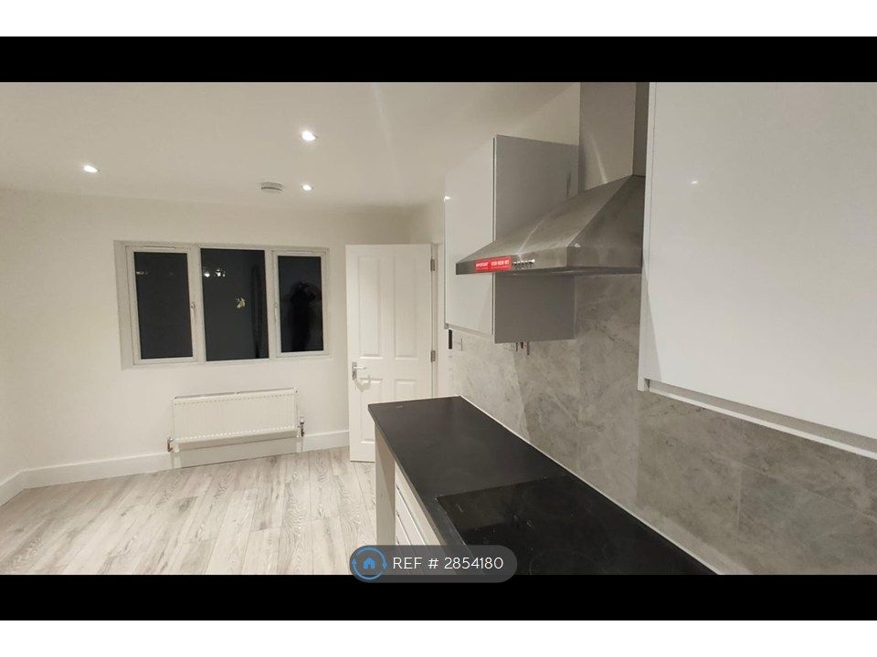 Property photo 2 of 5 Fully Integrated Kitchen