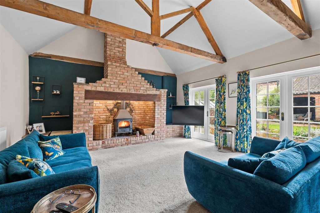 Property photo 2 of 41 Sitting Room