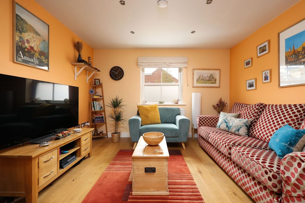 Property photo 2 of 27