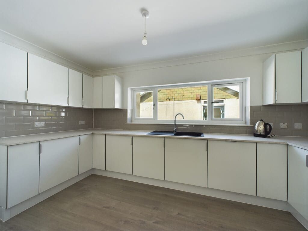 Property photo 3 of 25