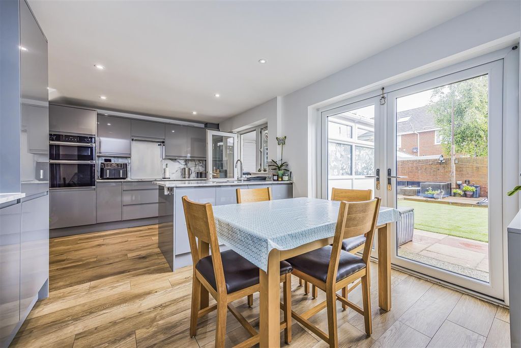 Property photo 1 of 23 46 Cheslyn Road,Baffins-Porticomarketing-Soldby-21