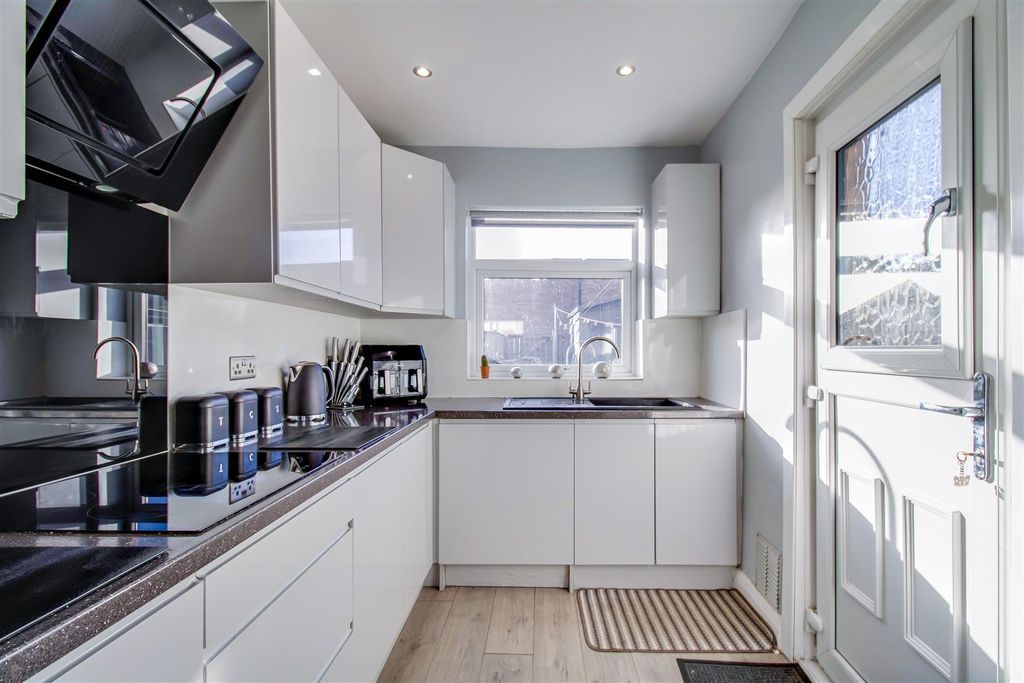Property photo 3 of 10 Kitchen/Diner