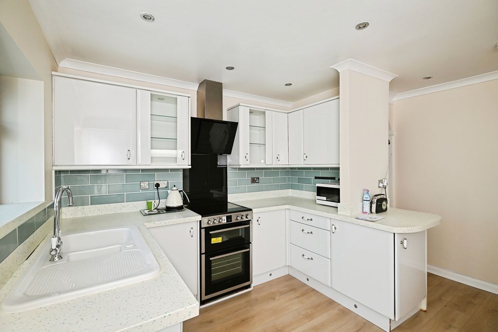 Property photo 3 of 17 Photo