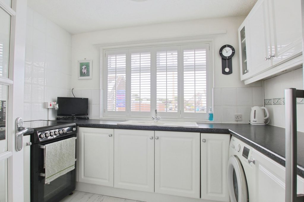 Property photo 3 of 9 4365474