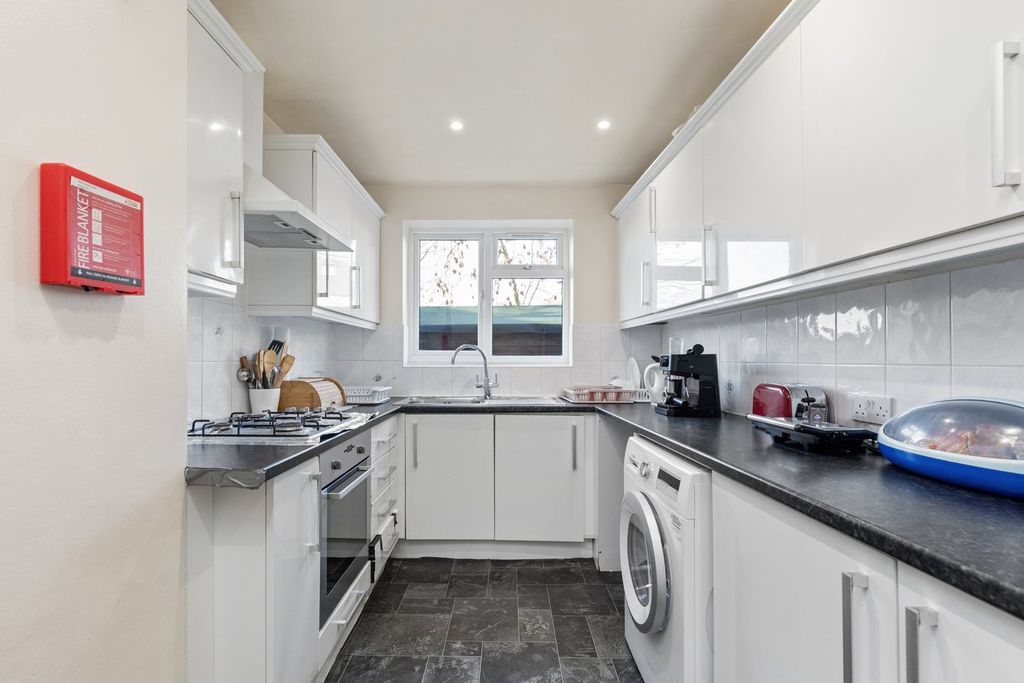 Property photo 2 of 22