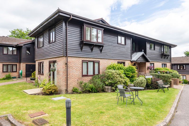 Property photo 1 of 8 Photo 4