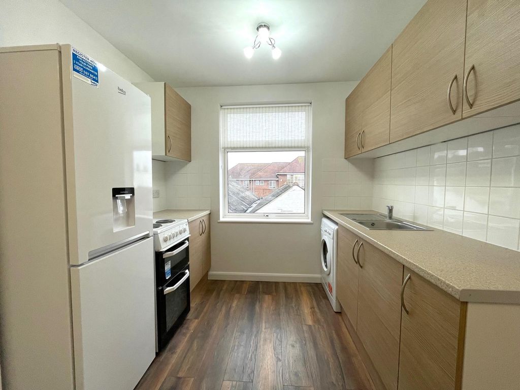Property photo 2 of 6 Kitchen