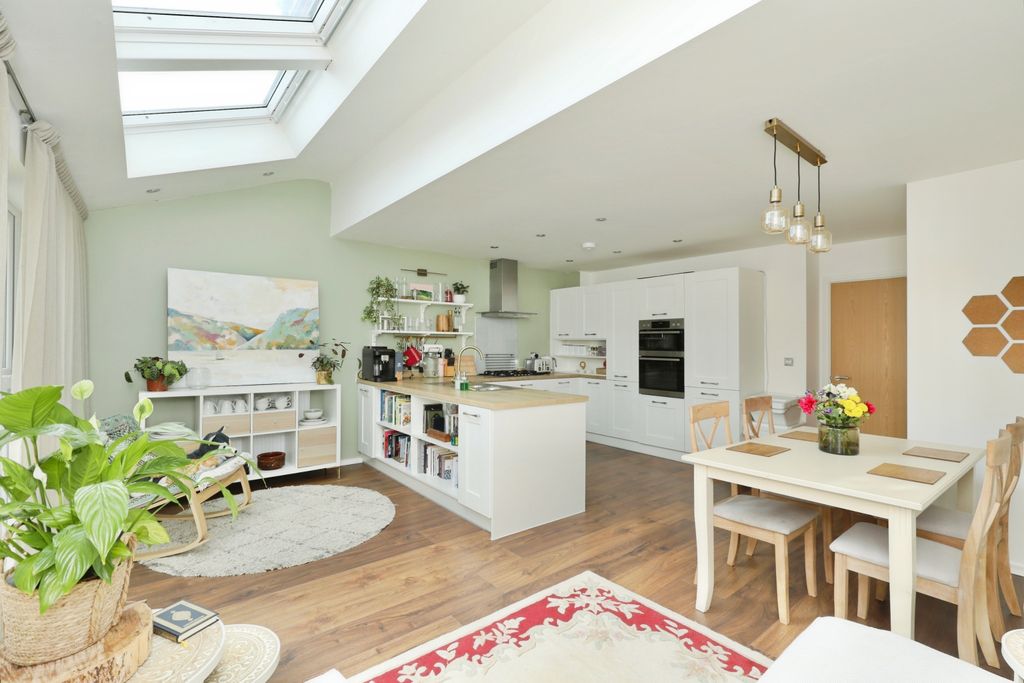 Property photo 3 of 18 Img_2108