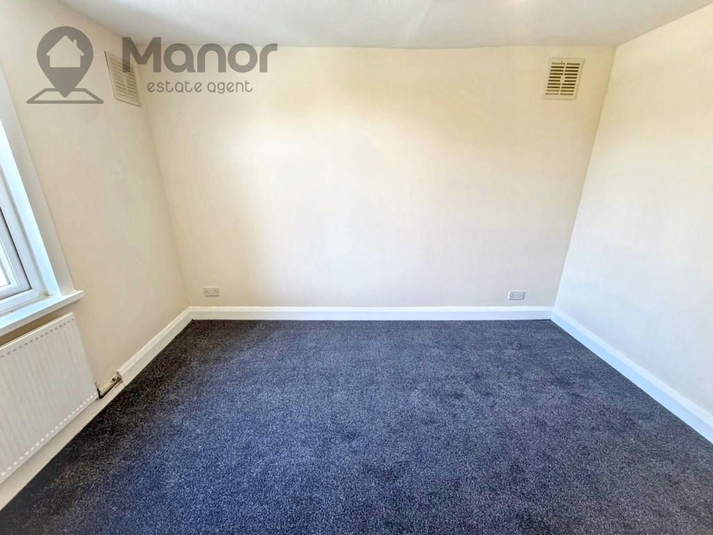 Property photo 1 of 11 Living Room