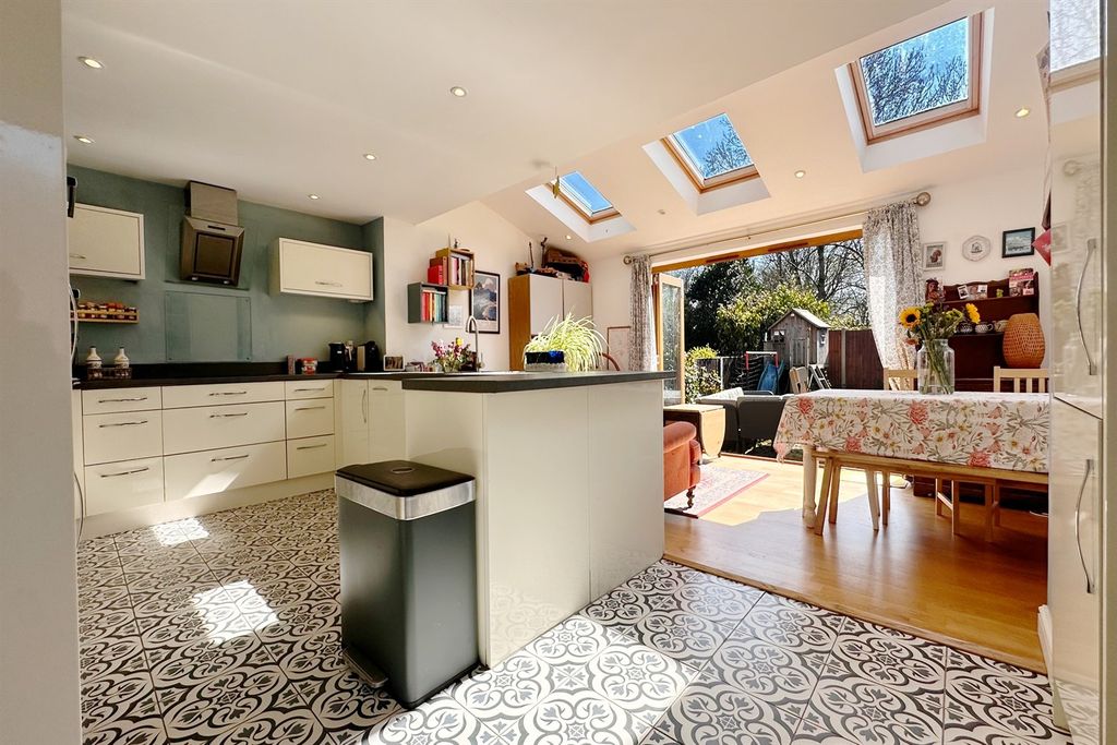 Property photo 3 of 12 Kitchen