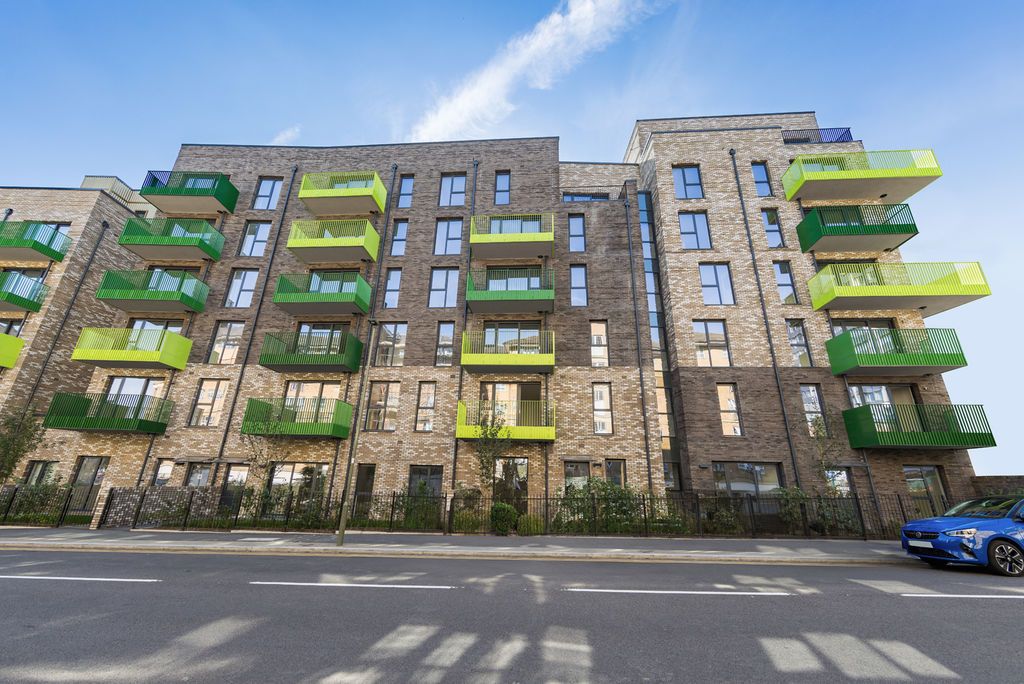 Property photo 1 of 8 Photo 8