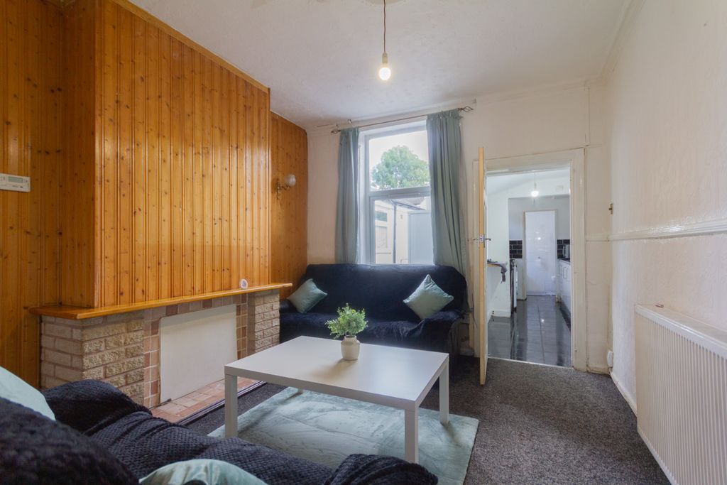 Property photo 3 of 8