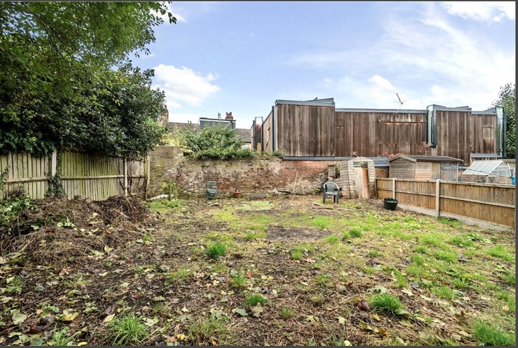 Property photo 3 of 11 Garden