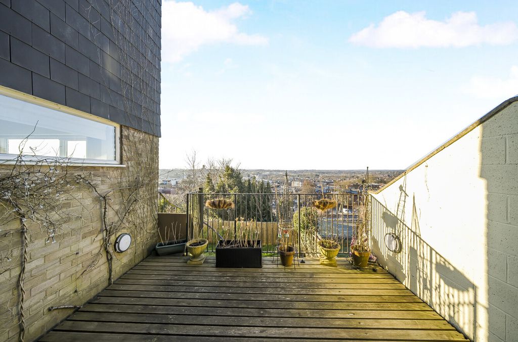 Property photo 1 of 13 Terrace