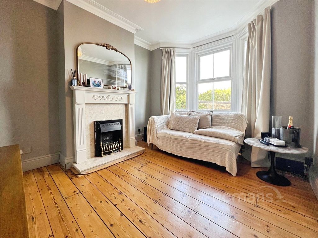 Property photo 3 of 22 Picture No. 16