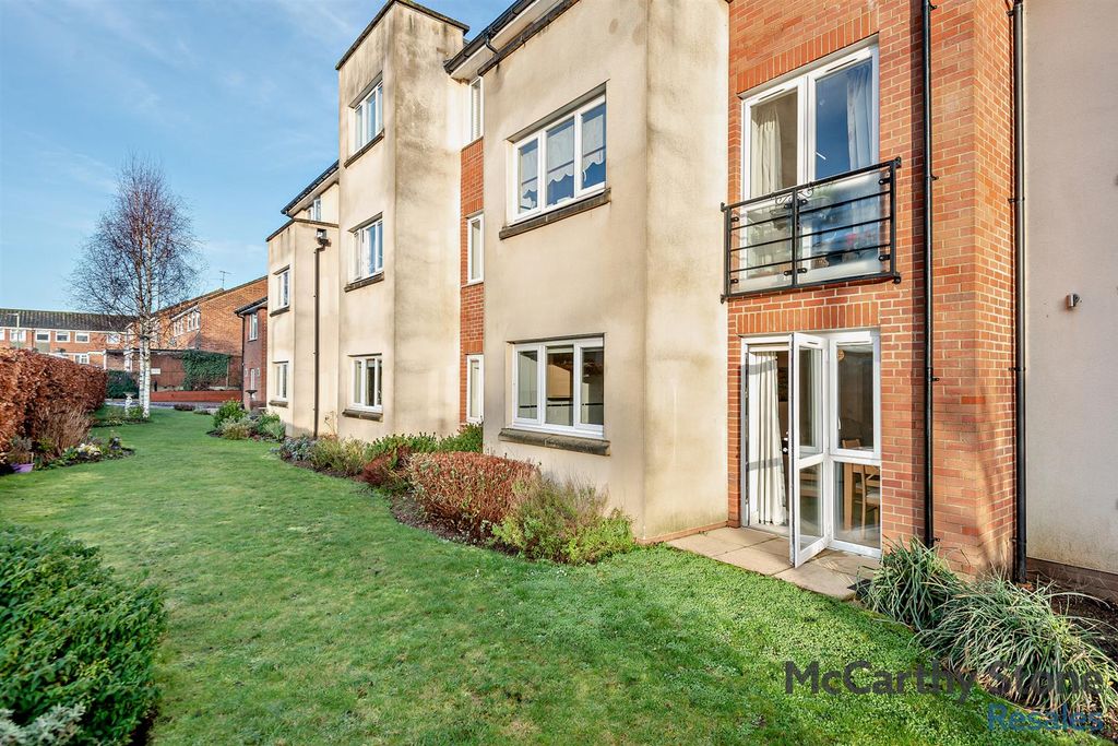 Property photo 2 of 22 8677276-Exterior02-800.Jpg