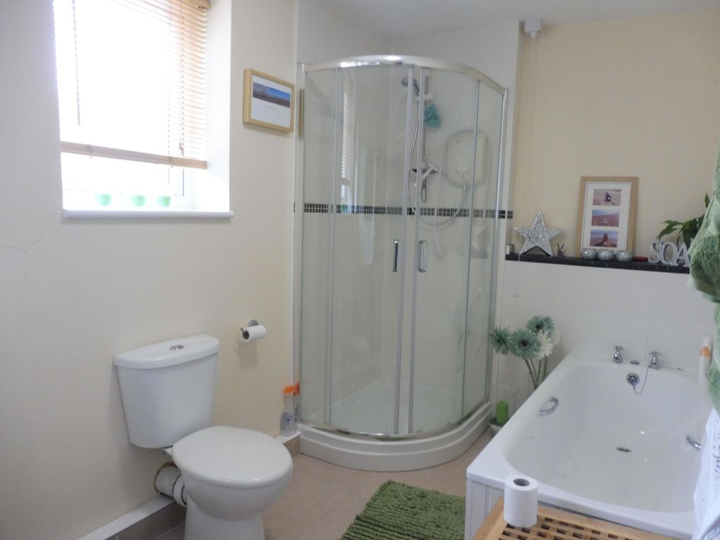 Property photo 3 of 8 Bathroom