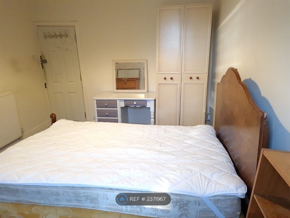 Property photo 1 of 4 500 Room 3