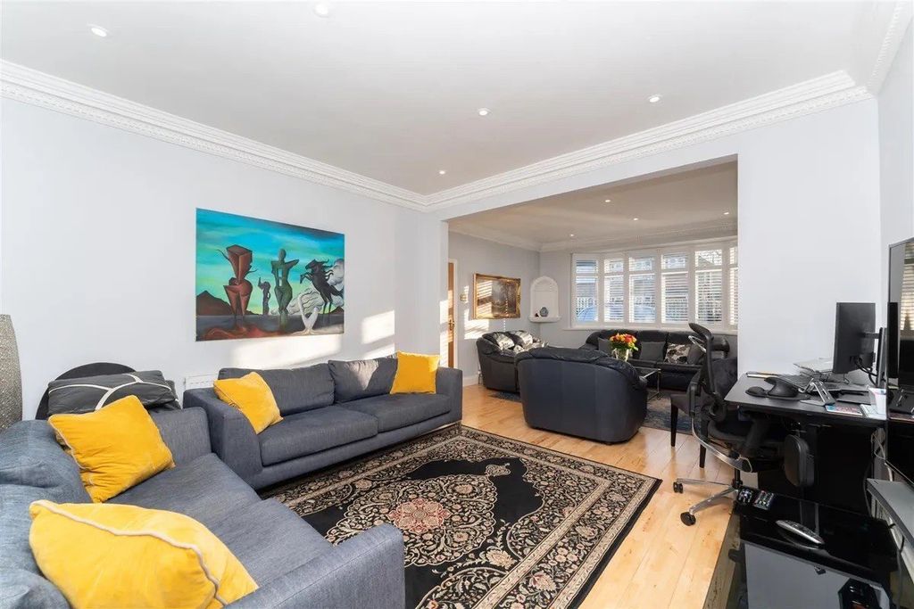 Property photo 3 of 15 Gallery