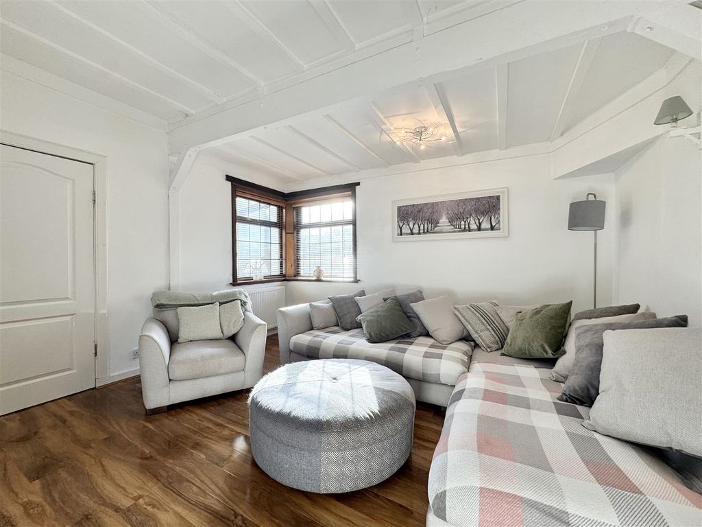 Property photo 2 of 22 Lounge