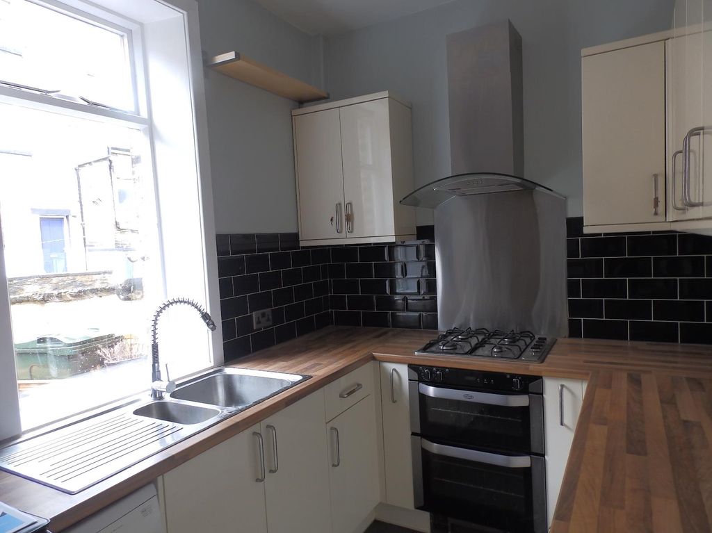 Property photo 3 of 4 Kitchen